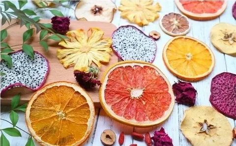 میوه خشک مخلوط طبیعی با تکه های سالم و دست نخورده میوه